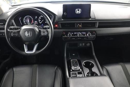 White 2023 Honda Pilot Touring