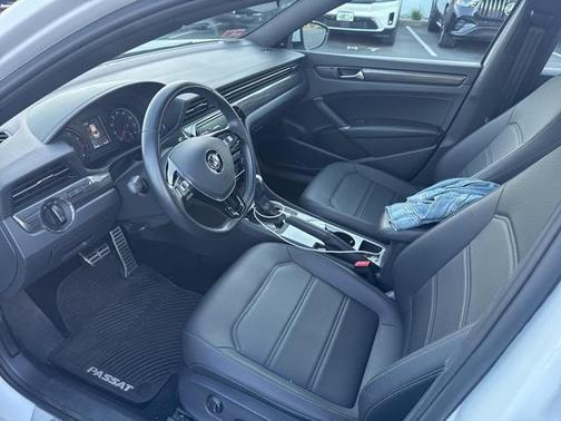 2022 Volkswagen Passat 2.0T R-Line