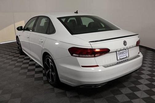 2022 Volkswagen Passat 2.0T R-Line