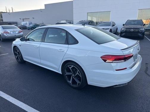 2022 Volkswagen Passat 2.0T R-Line