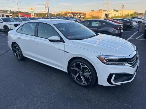 2022 Volkswagen Passat 2.0T R-Line