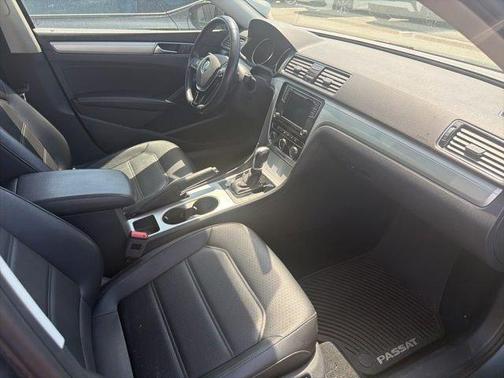 Platinum Gray Metallic 2019 Volkswagen Passat 2.0T Wolfsburg