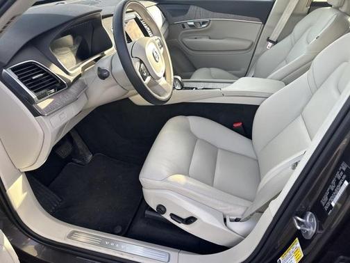 2024 Volvo XC90 B6 Plus Bright Theme 6-Seater
