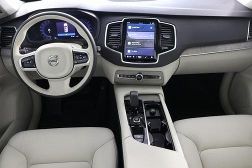 2024 Volvo XC90 B6 Plus Bright Theme 6-Seater