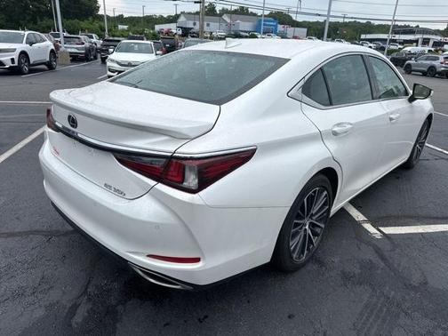 2022 Lexus ES 350 Base