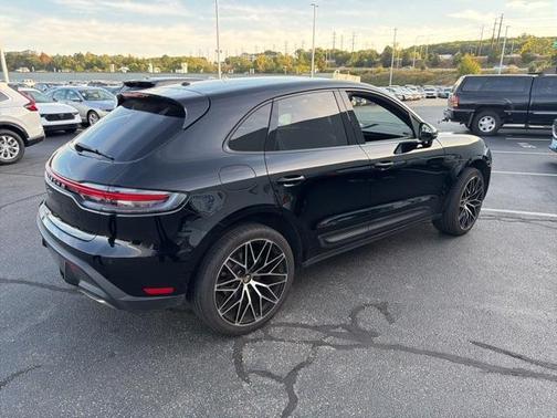2022 Porsche Macan Base