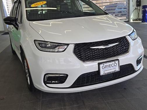 Bright White Clearcoat 2024 Chrysler Pacifica Touring-L