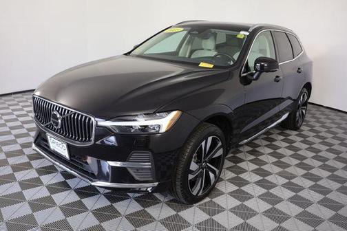 Onyx Black Metallic 2023 Volvo XC60 B5 Plus Bright Theme