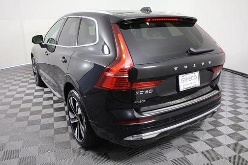 Onyx Black Metallic 2023 Volvo XC60 B5 Plus Bright Theme