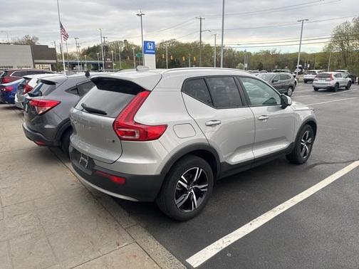 2023 Volvo XC40 B5 Core
