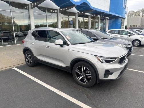 2023 Volvo XC40 B5 Core