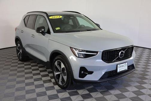 Gray 2024 Volvo XC40 B5 Plus Dark Theme