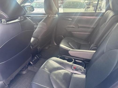 2022 Toyota Highlander Hybrid Limited