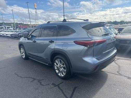 2022 Toyota Highlander Hybrid Limited