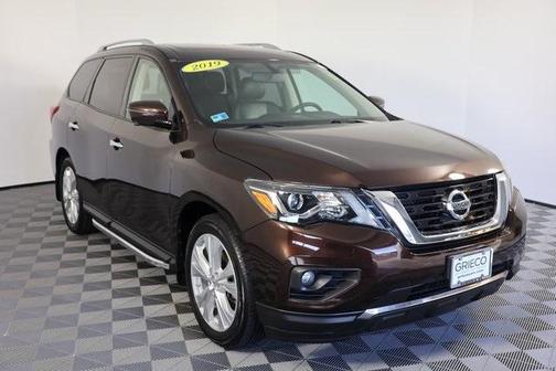 2019 Nissan Pathfinder SL