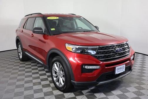 Rapid Red Metallic Tinted Clearcoat 2023 Ford Explorer XLT