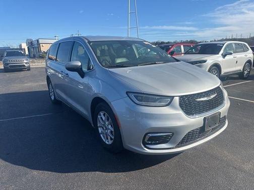 2023 Chrysler Pacifica Touring-L