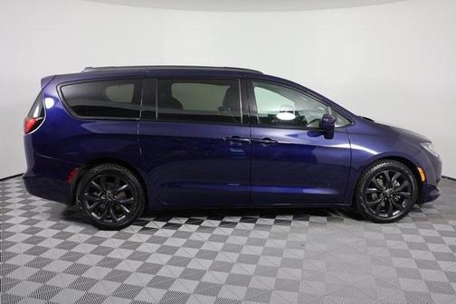 2020 Chrysler Pacifica Touring-L Plus