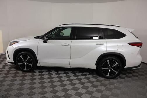 Pearl 2022 Toyota Highlander XSE