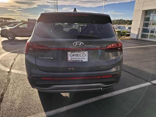 2022 Hyundai SANTA FE SE