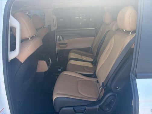 Snow White Pearl 2024 Kia Carnival LX