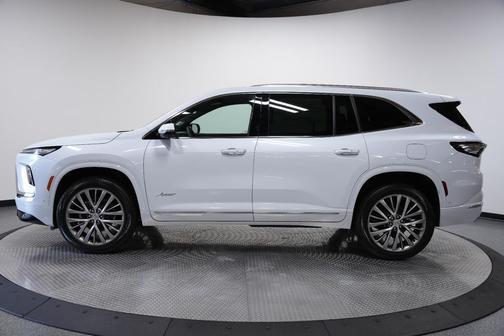 G4J IRIDESCENT WHITE TRICOAT 2026 Buick Enclave Avenir FWD