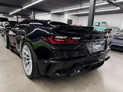 Carbon Flash Metallic 2024 Chevrolet Corvette Z06