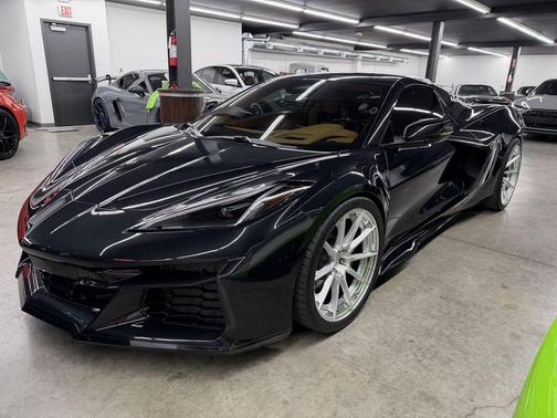 Carbon Flash Metallic 2024 Chevrolet Corvette Z06