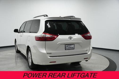 2017 Toyota Sienna XLE