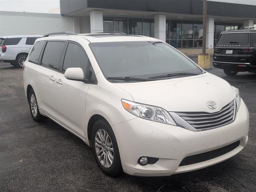 2017 Toyota Sienna XLE