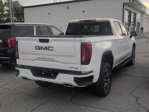 Summit White 2025 GMC Sierra 1500 AT4