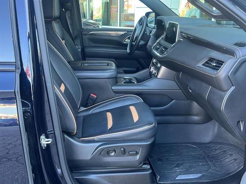 2023 GMC Yukon XL 4WD AT4