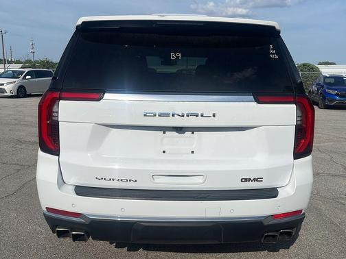 Summit White 2025 GMC Yukon Denali