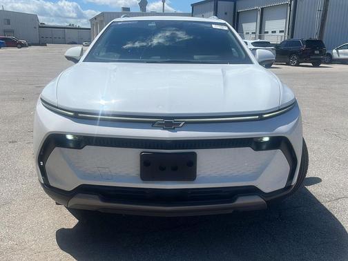 Summit White 2024 Chevrolet Equinox EV 2LT