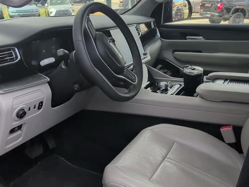 2023 Jeep Wagoneer L Series III 4x4