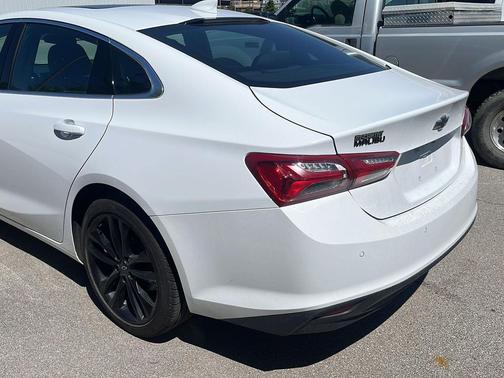 Summit White 2025 Chevrolet Malibu FWD 1LT