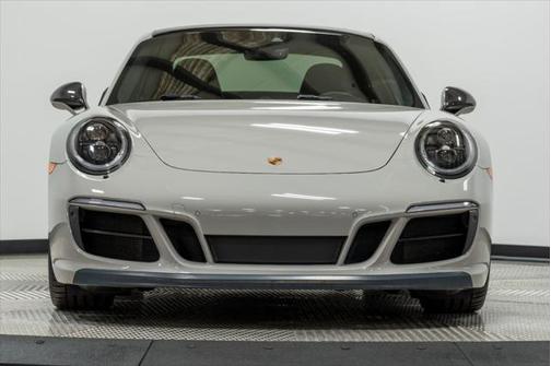 2018 Porsche 911 Carrera 4 GTS