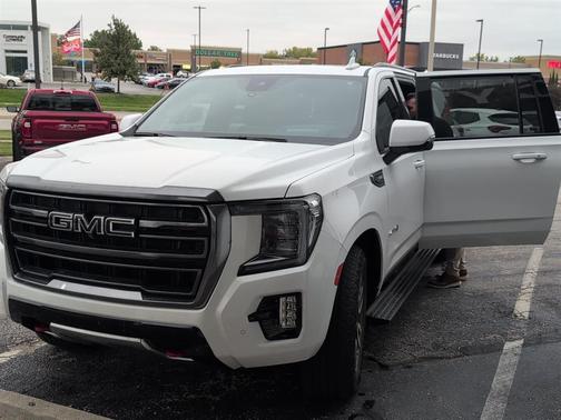 2023 GMC Yukon XL 4WD AT4