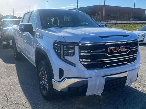 GAZ/White 2026 GMC Sierra 1500 SLT