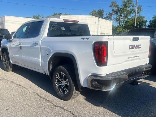 GAZ/White 2026 GMC Sierra 1500 SLT