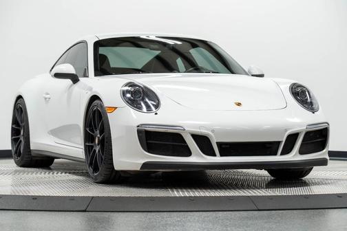 2018 Porsche 911 Carrera GTS