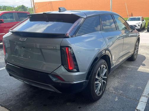 Argent Silver Metallic 2025 Cadillac OPTIQ Sport 2 AWD