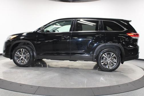 Midnight Black Metallic 2019 Toyota Highlander LE Plus