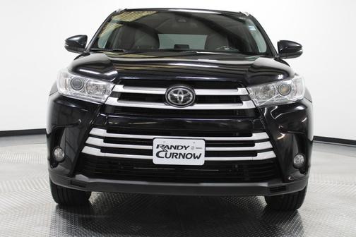 Midnight Black Metallic 2019 Toyota Highlander LE Plus