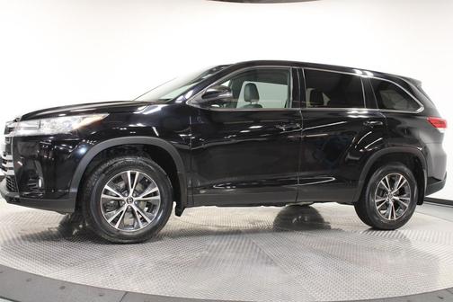 Midnight Black Metallic 2019 Toyota Highlander LE Plus