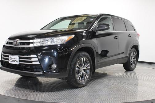 Midnight Black Metallic 2019 Toyota Highlander LE Plus