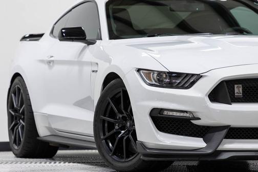 Oxford White 2017 Ford Shelby GT350 Base