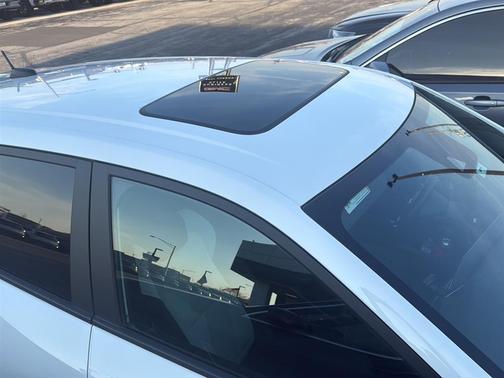 Summit White 2024 Chevrolet Trax FWD 1RS