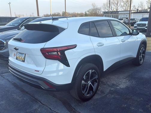 Summit White 2024 Chevrolet Trax FWD 1RS