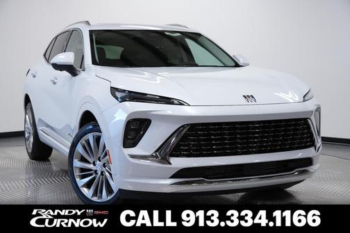 Iridescent White Tricoat 2026 Buick Envision Avenir AWD